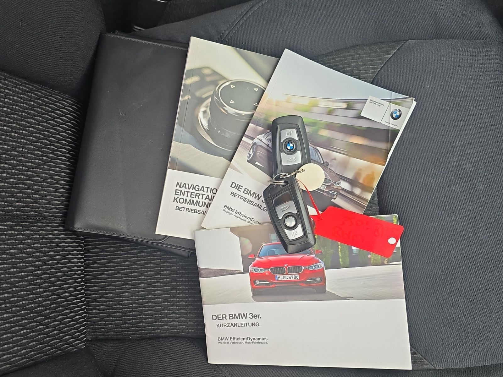 Fahrzeugabbildung BMW 320 i+NAVI BUSINES+PDC+SHZ