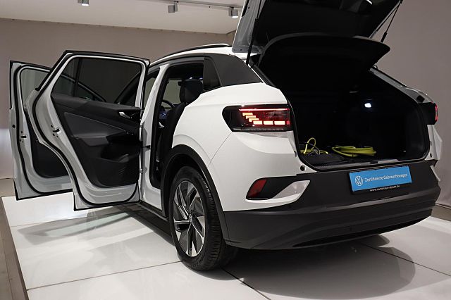ID.4 Pure 125kW Pano Wärmpep. IQ-LIGHT ACC Ganzj