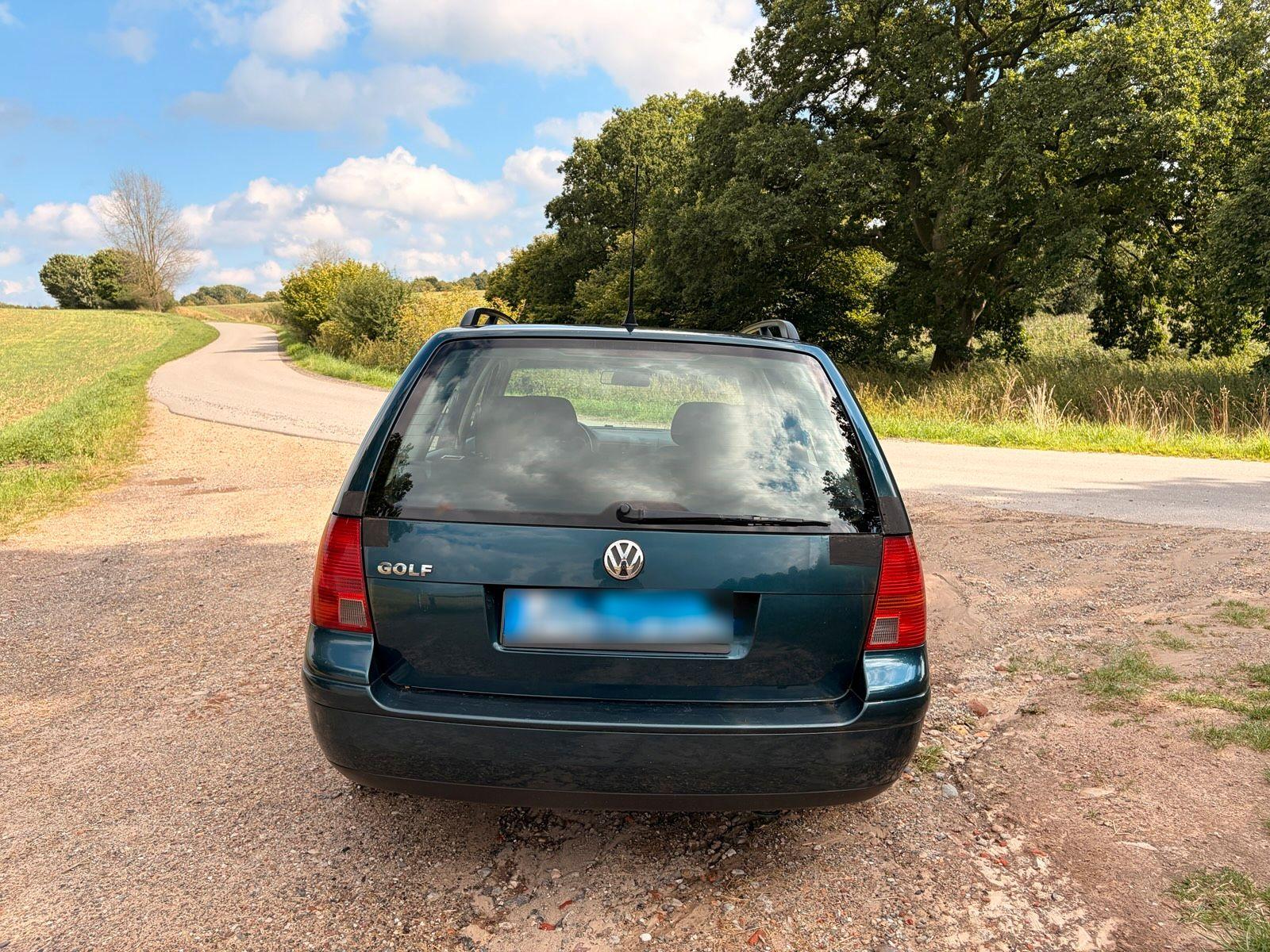Volkswagen Golf 2004 — interior
