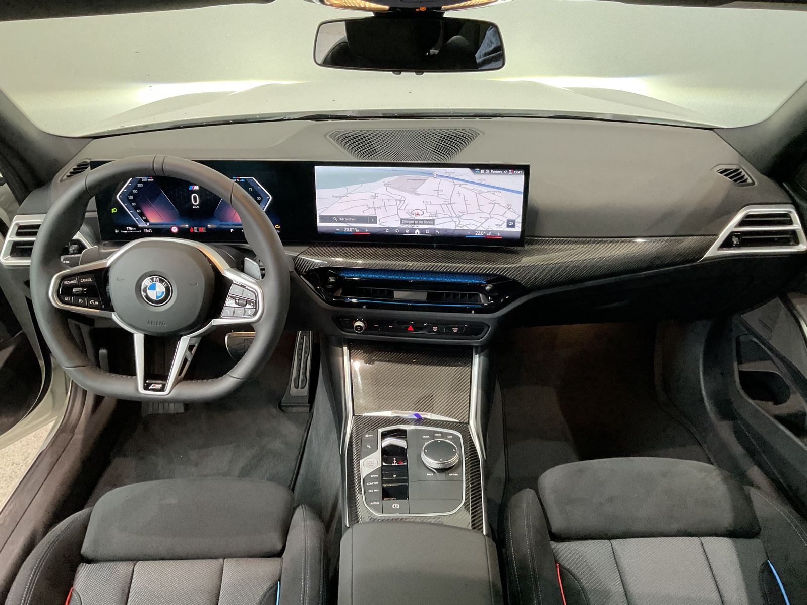 Fahrzeugabbildung BMW 320d Panorama Glasdach, H&K Hifi, 18" &apos;LMR