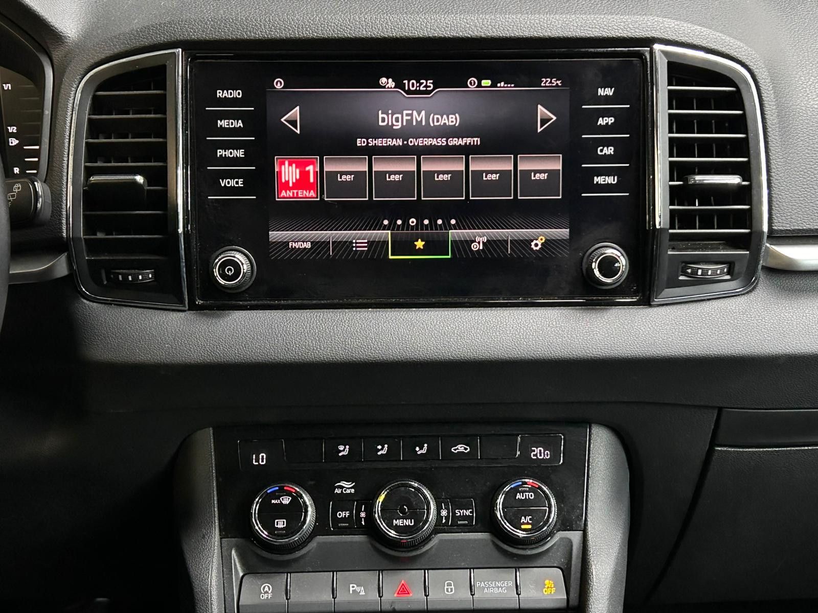 Fahrzeugabbildung SKODA Karoq 1.5 TSI Ambit Sport DESIGN+VIRTU+KAM+LED+
