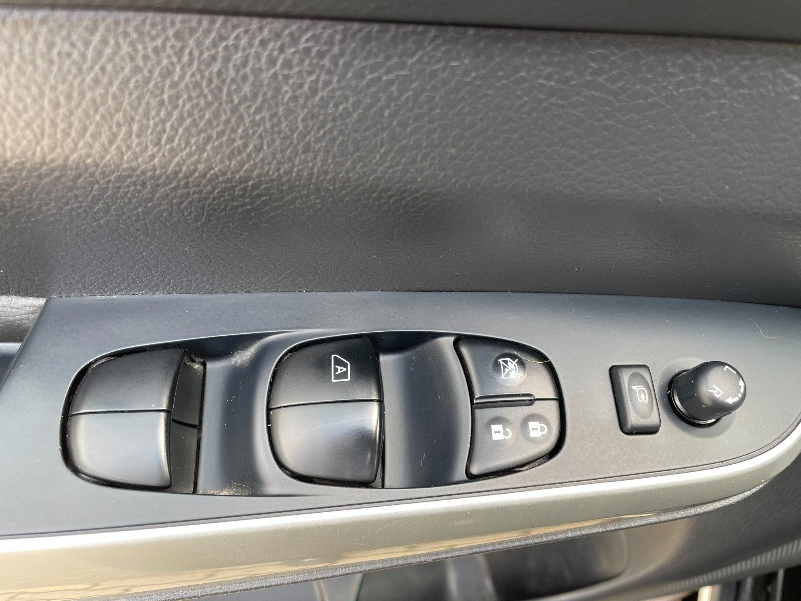 Fahrzeugabbildung Nissan Navara NP300 Tekna Double Cab 4x4