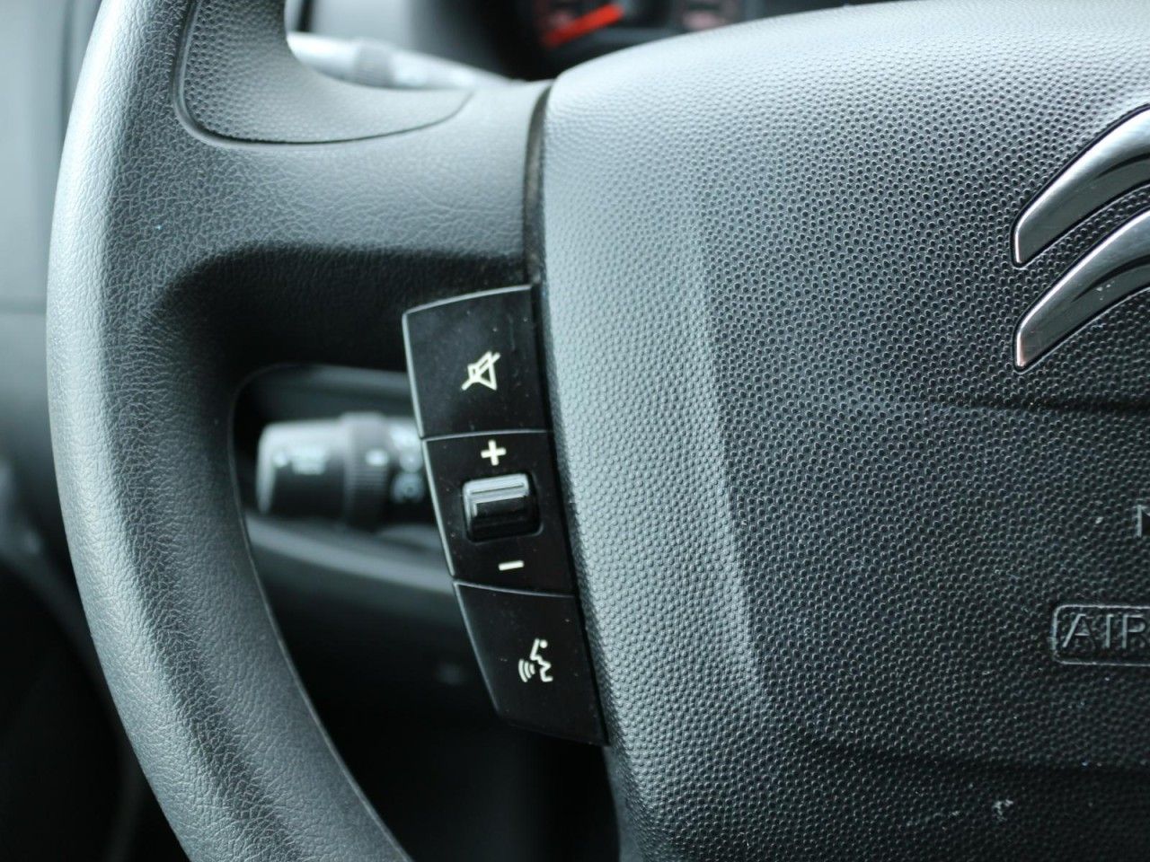 Fahrzeugabbildung Citroën Jumper Grossraumkasten 33 L2H2 BlueHDi 140