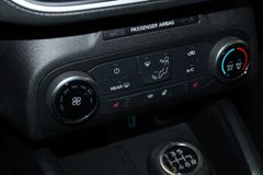 Fahrzeugabbildung Ford Focus Cool & Connect NAVI + WinterPaket + PDC
