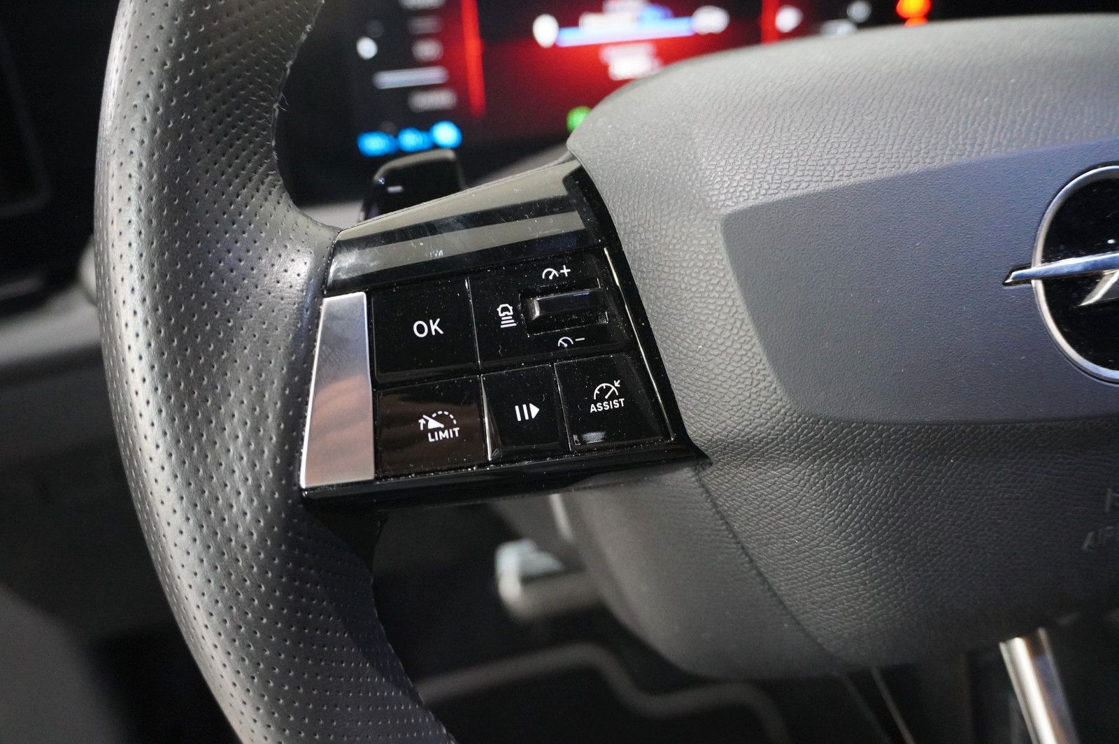 Fahrzeugabbildung Opel Astra L Lim. 1.6 HYBRID GS SPORT NAVI/360°/SPORT