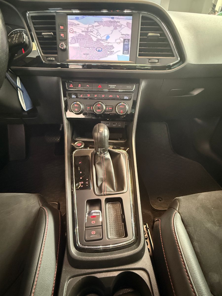 Fahrzeugabbildung SEAT Leon ST FR//ACC/LED/PANORAMA/APPLE-CAR/KAMERA