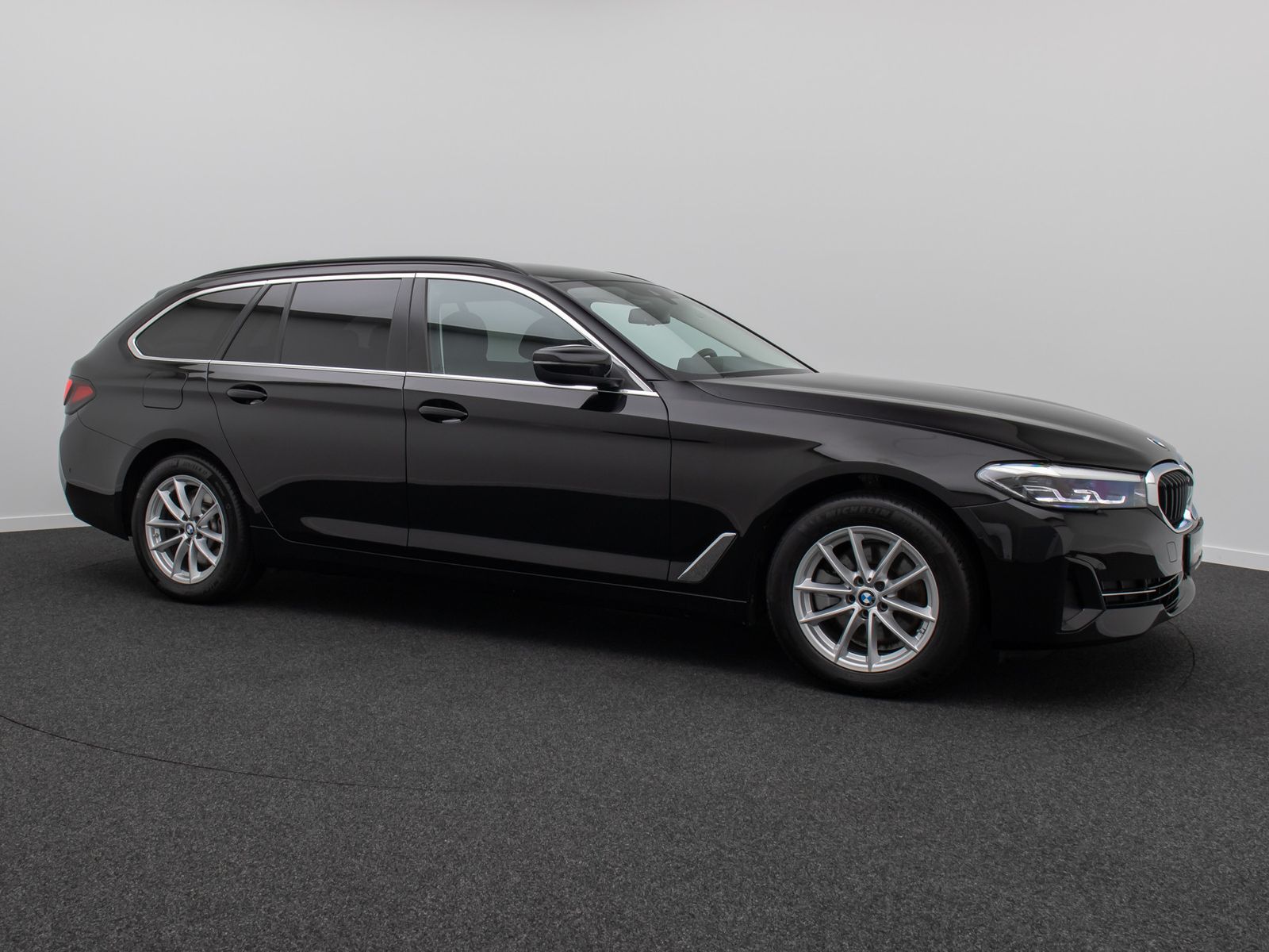 Fahrzeugabbildung BMW 520d xD Alarm Kamera DAB HUD 4xKlima Leder