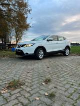 Nissan Qashqai 1.2 DIG-T Xtronic Acenta  - Nissan Qashqai mit Benzin-Antrieb: Limousine, Automatik