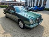 Mercedes-Benz E 230 CLASSIC Klima autom. restauriert rostfrei - gebrauchte Mercedes-Benz E 230 aus dem Jahr 1996