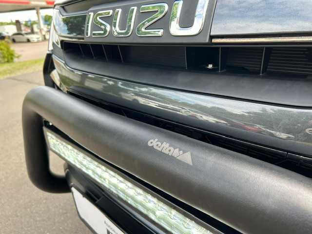 Isuzu Double Cab 4WD V-CROSS AT *EXTREM Höher AHK LB*