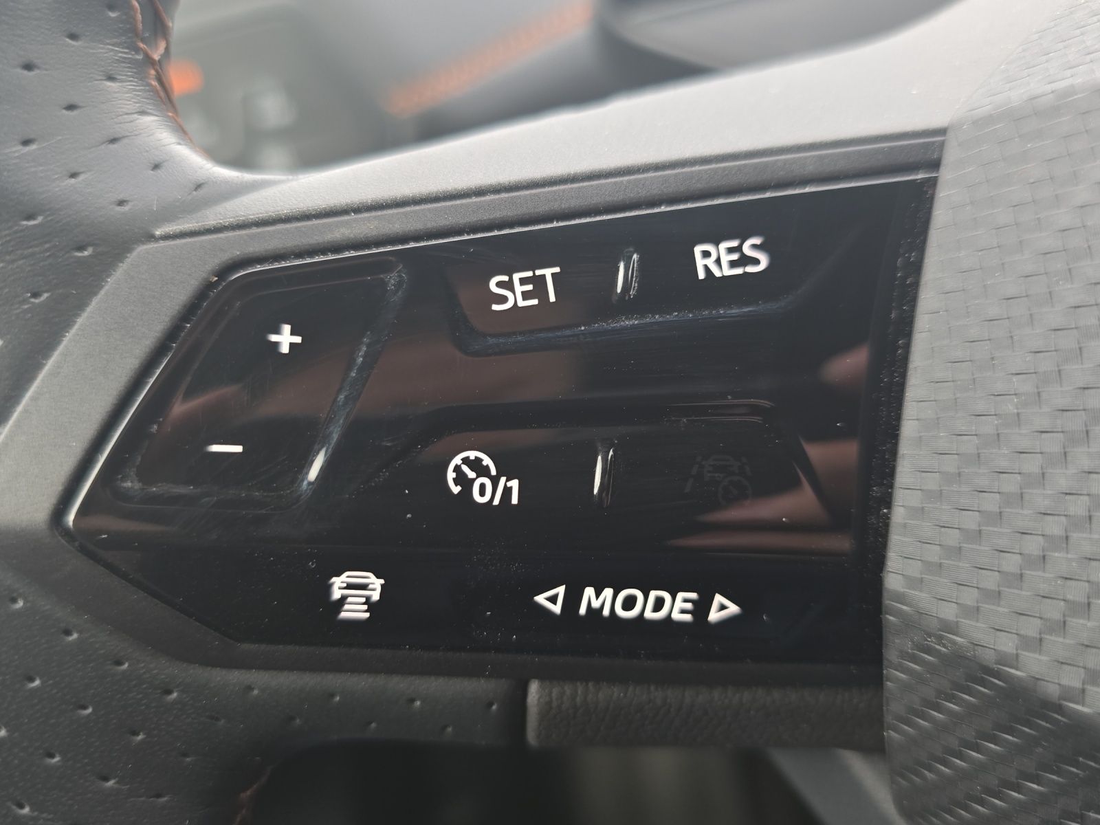 Fahrzeugabbildung CUPRA Born LED HUD RFK WÄRMEPUMPE SH ACC