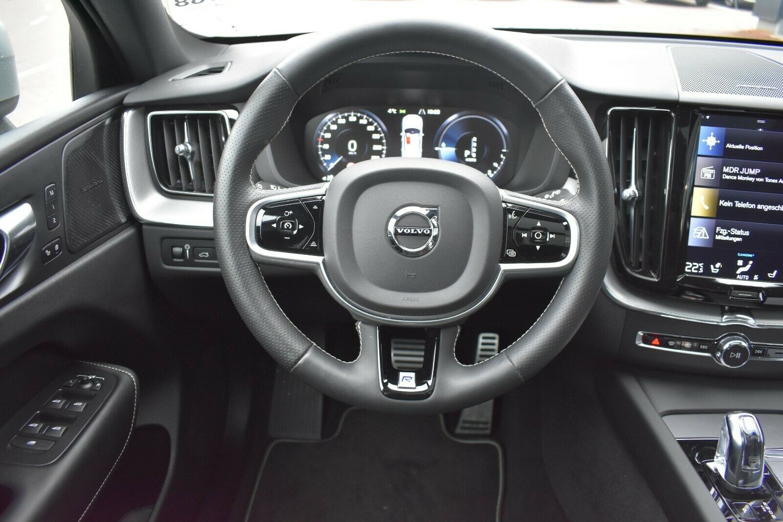 Fahrzeugabbildung Volvo XC60 T8 Twin Eng* R-Design Luft*ACC*AHK*AWD*STHZ