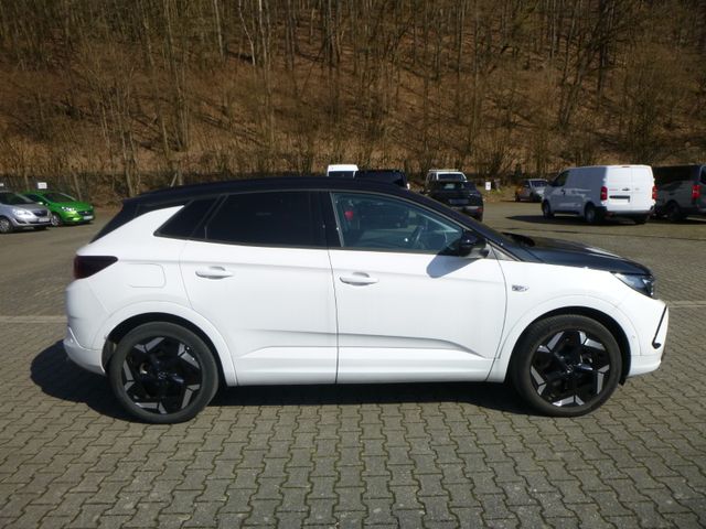 Grandland GSe 4x4 Plug-In-Hybrid Automatik