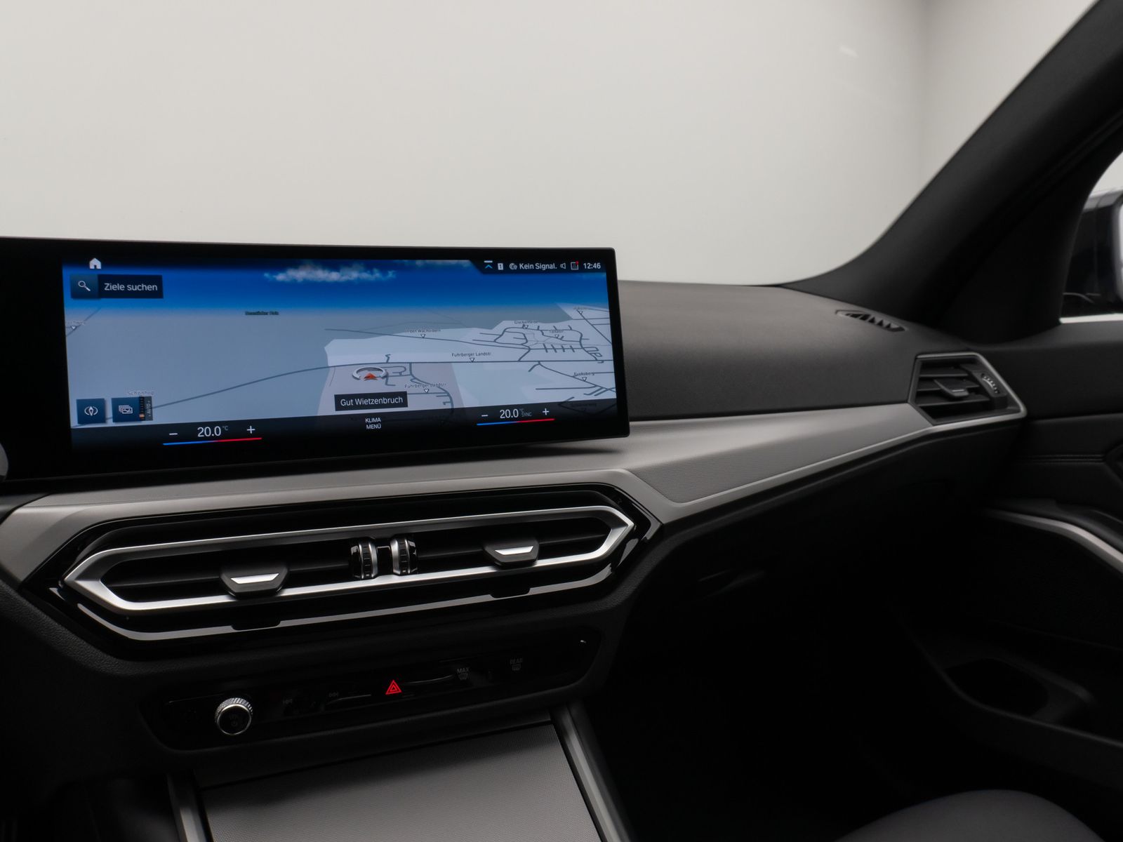Fahrzeugabbildung BMW 318d Kamera HUD DAB ACC Komfort Alarm Sport