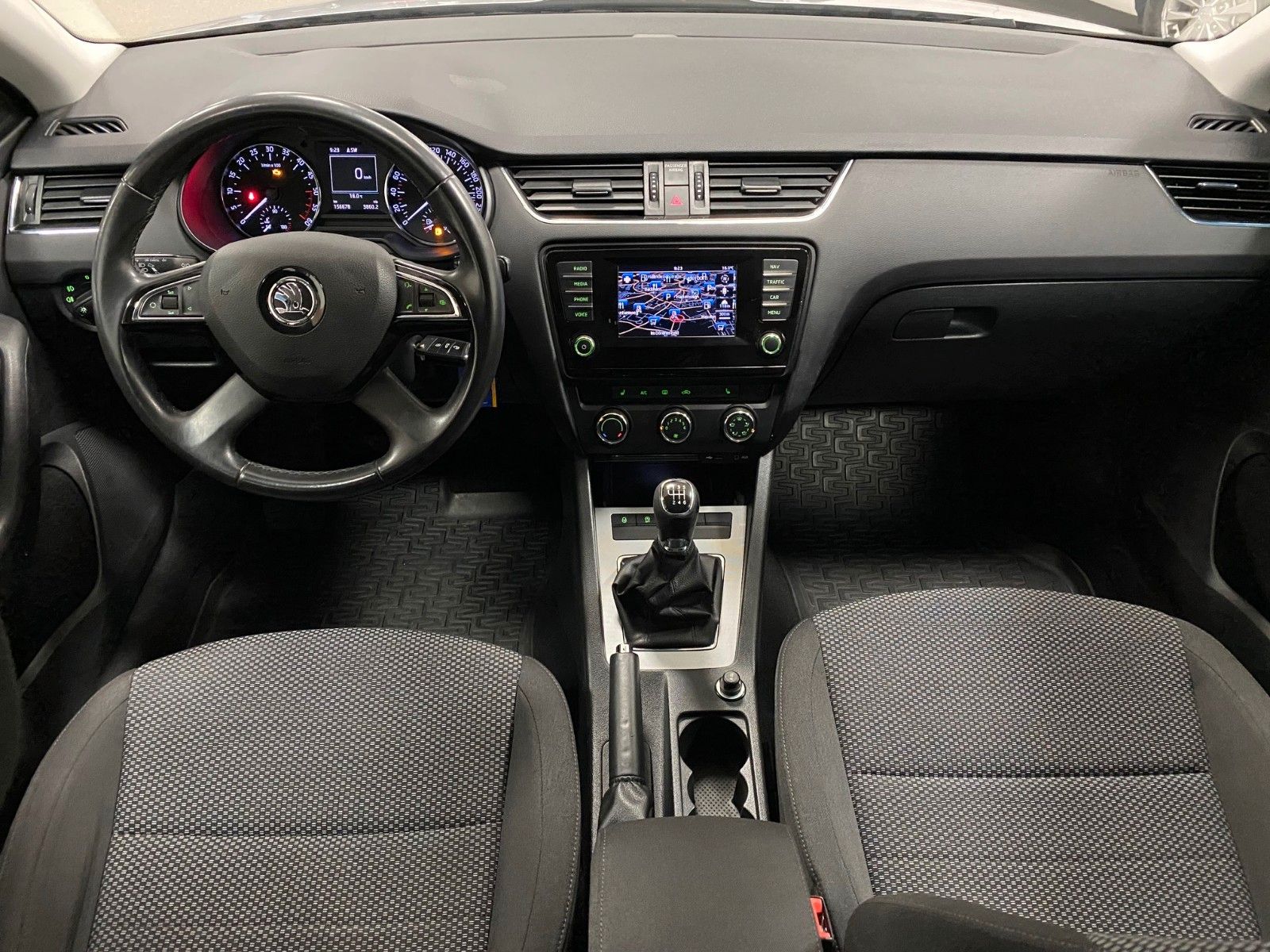 Fahrzeugabbildung SKODA Octavia 2.0 TDI Combi+NAVIGATION+ALU+ALLWETTER++
