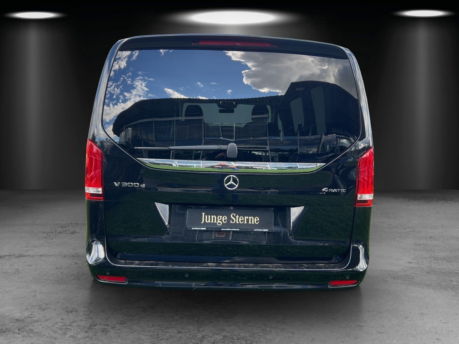 Fahrzeugabbildung Mercedes-Benz V300d 4M EDITION Extralang AIRMATIC DISTR 19"AMG