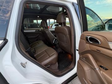 Porsche Cayenne - 10