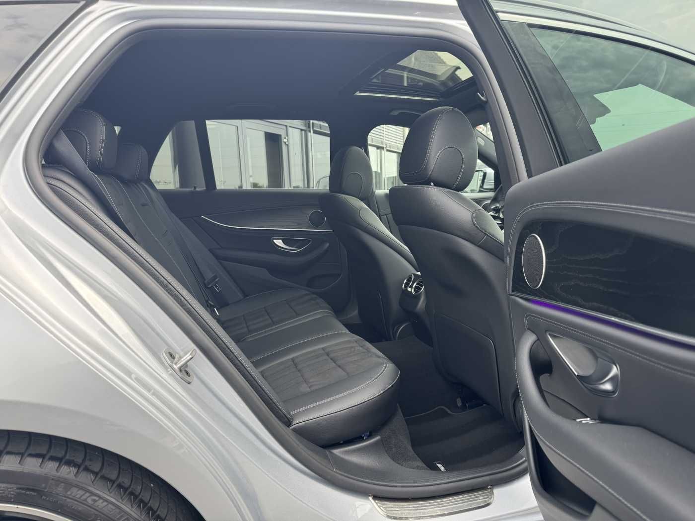 Fahrzeugabbildung Mercedes-Benz E 220d T AMG+AHK+ESD+RKamera+TotW+ Ambiente