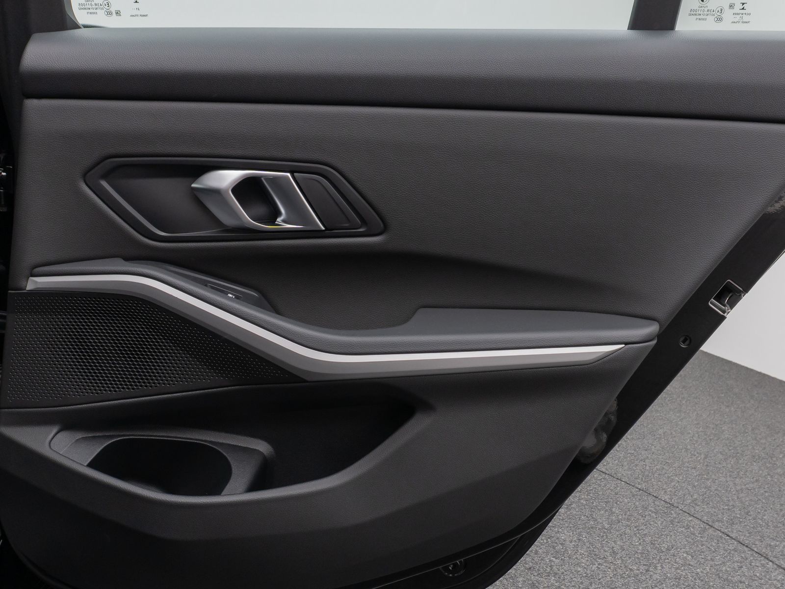 Fahrzeugabbildung BMW 318i Kamera DAB HiFi CockPitPro Alarm LED Sport