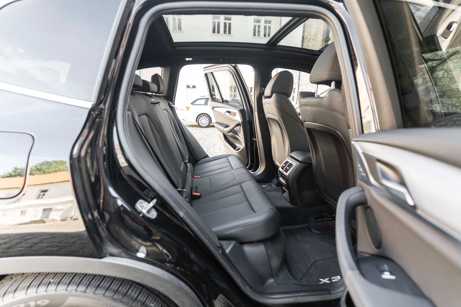 Fahrzeugabbildung BMW X3 xDrive 30i xLine LED Pano HIFI Driving Assist