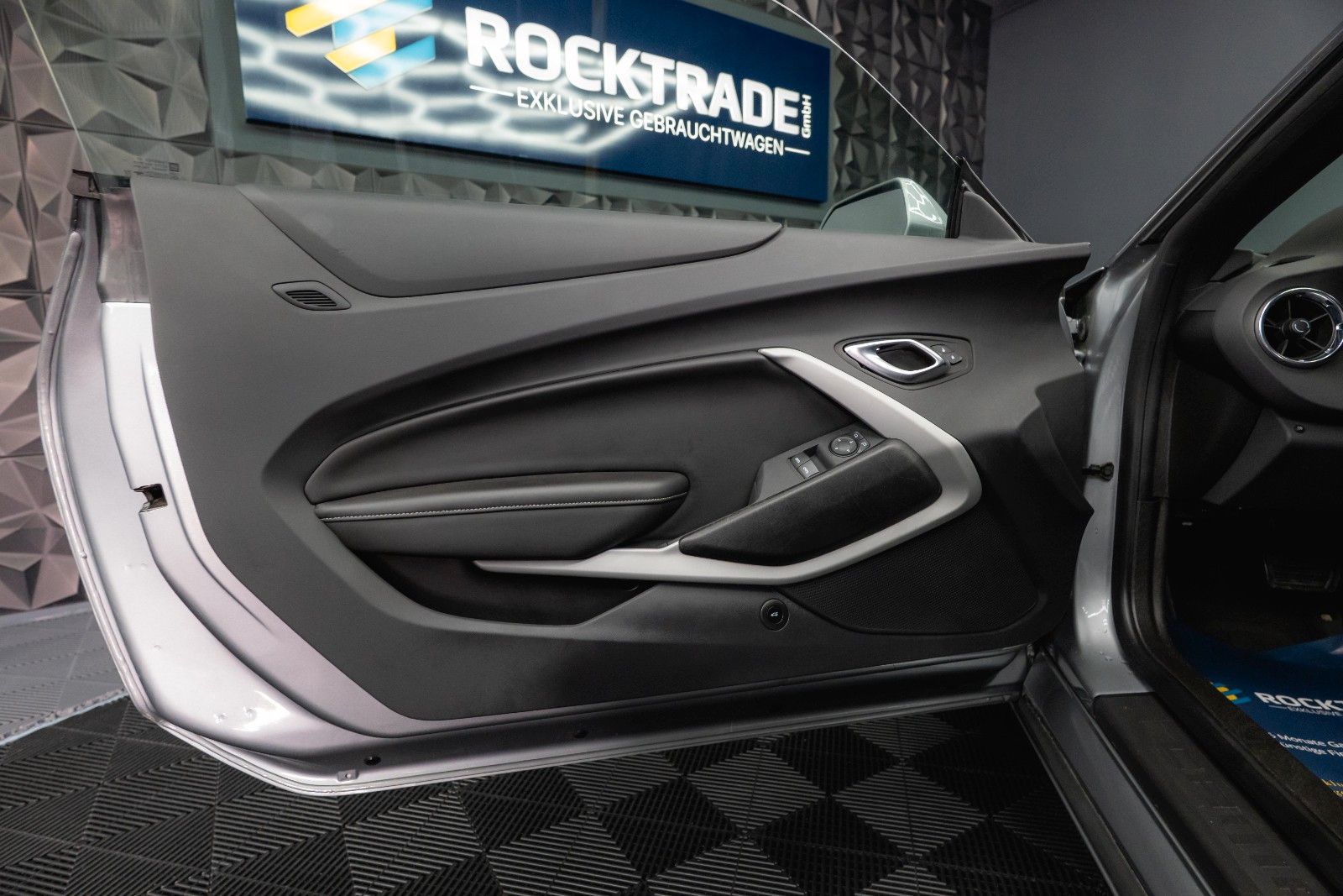 Fahrzeugabbildung Chevrolet Camaro 2.0 Turbo Coupe LT Package *CarPlay*19%
