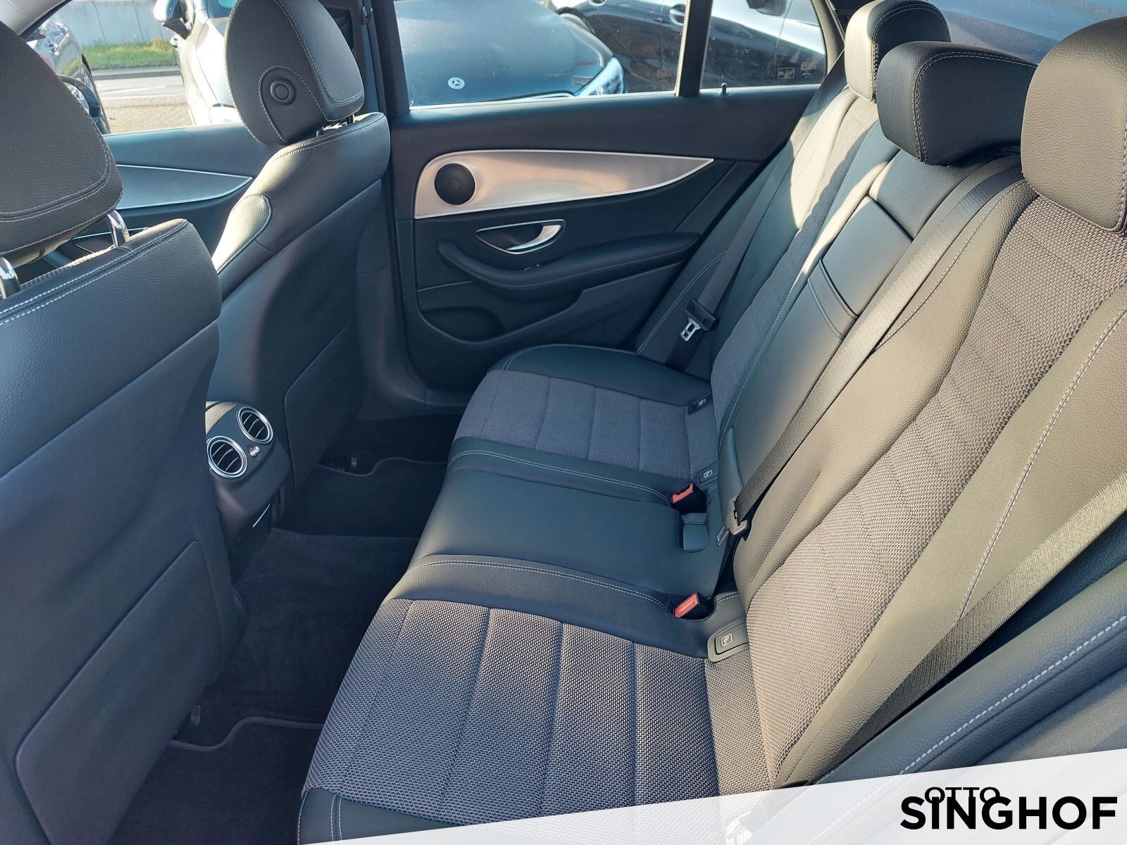 Fahrzeugabbildung Mercedes-Benz E 200 T Avantgarde 4Matic+dyn.LED+Rü Kam+TOTW+