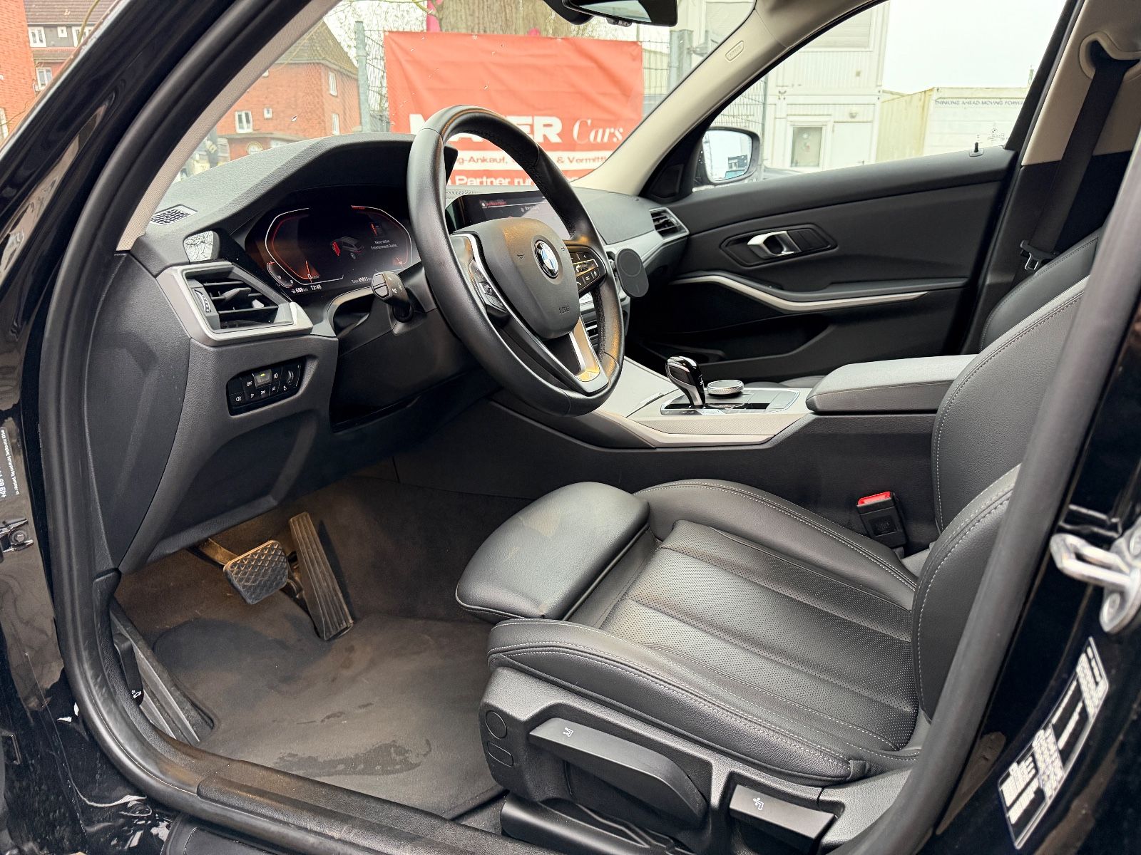 Fahrzeugabbildung BMW 318 3 Touring*LEDER*TEMPO*LED*APPLECAR*KAMERA*