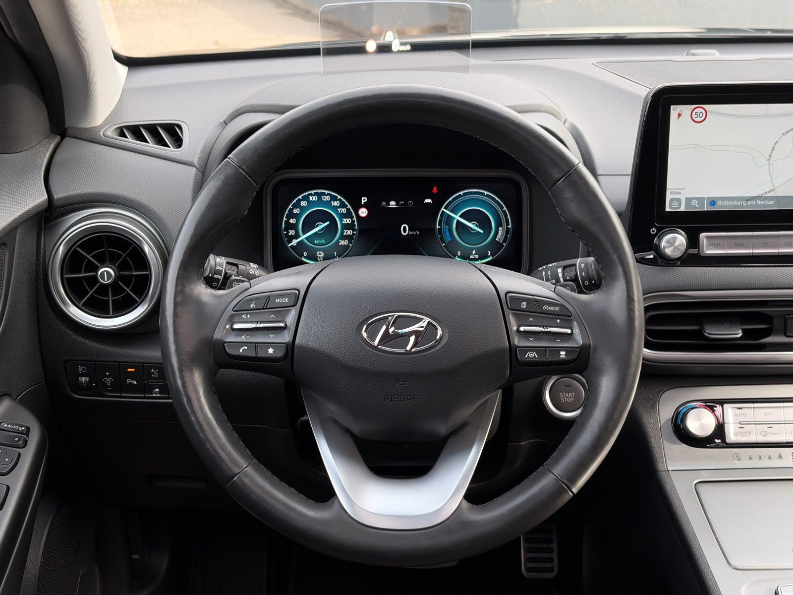 Fahrzeugabbildung Hyundai Kona E Trend 2WD Kamera Schiebedach ACC HuD LHZ