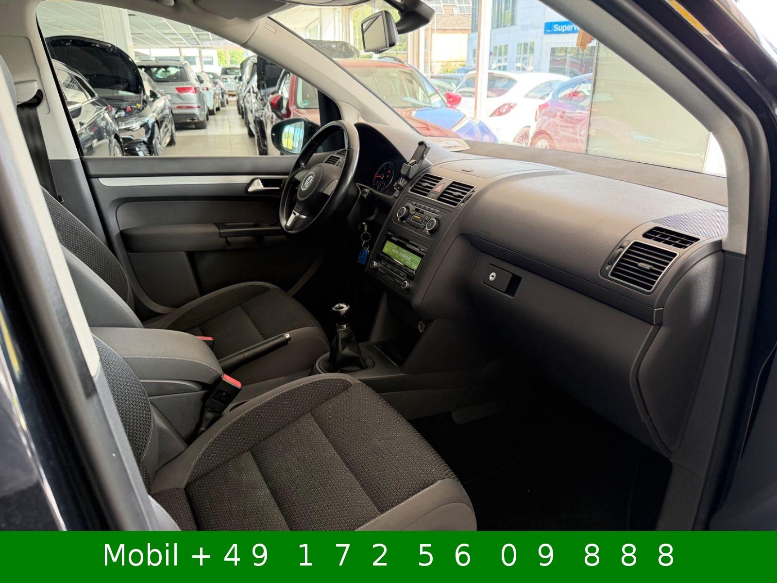 Volkswagen Touran 2011 — photo 32