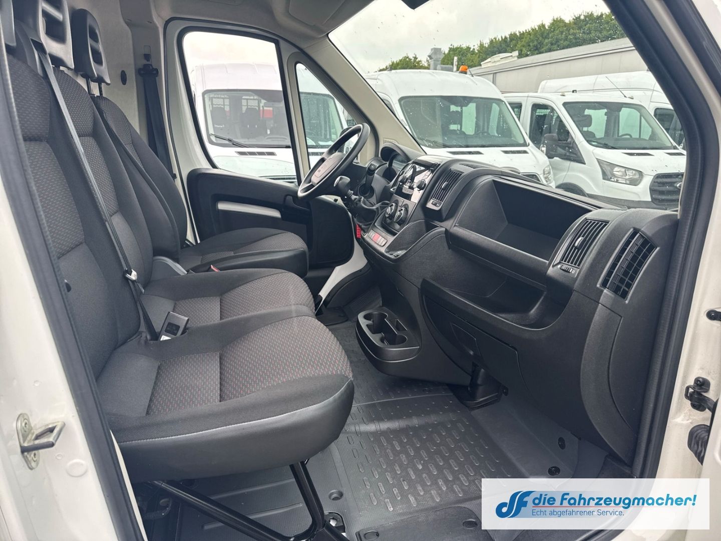 Fahrzeugabbildung Peugeot Boxer Kasten Hochraum 333 L2H2 Pro BlueHDi 140 S