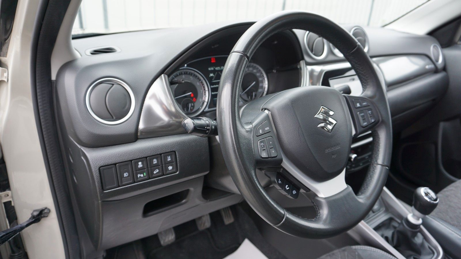 Fahrzeugabbildung Suzuki Vitara 1.4 Mild-Hybrid Comfort+ 4x4, Navi, LED