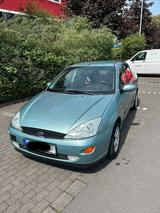 Ford Focus Ghia - Ford Focus aus 2000: Ghia