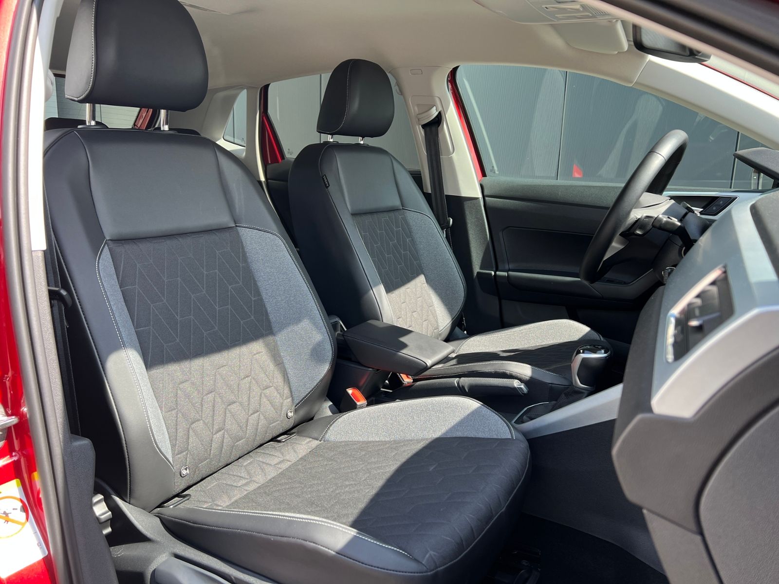 Fahrzeugabbildung Volkswagen Polo GOAL 1.0 TSI DSG *AHK,LED,Navi,Kamera*