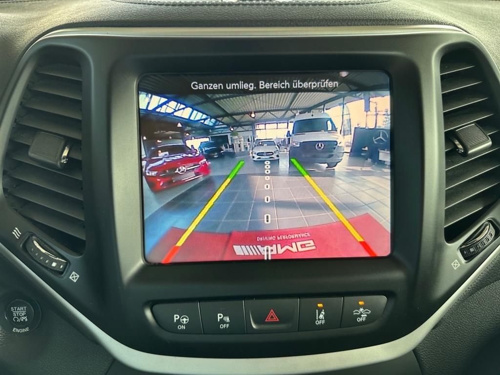 Fahrzeugabbildung Jeep Cherokee 2,2 MultiJet Overland 4WD Pano BiXenon