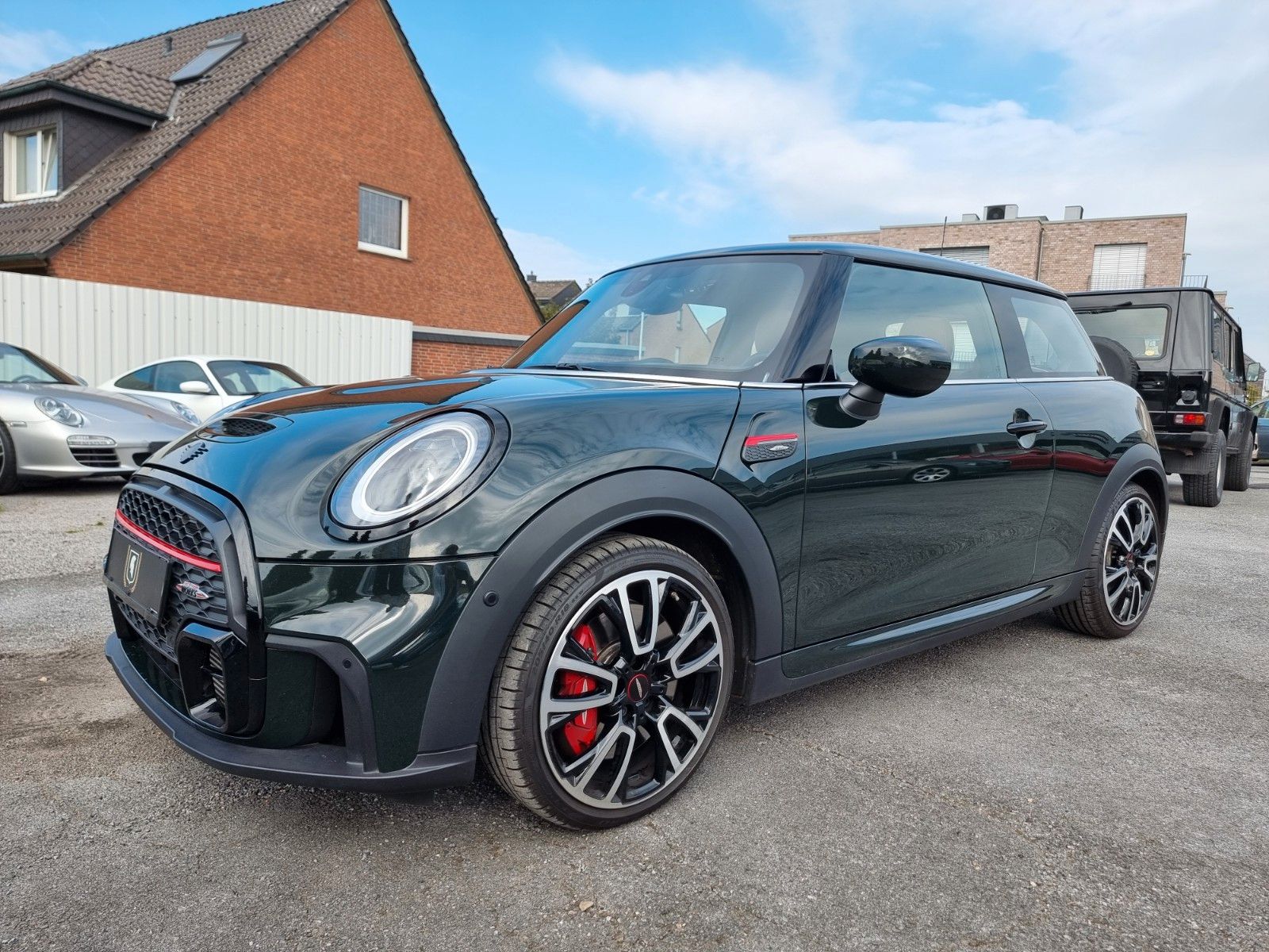 Fahrzeugabbildung MINI John Cooper Works/H&K/Pan/Full/Gar. 2027