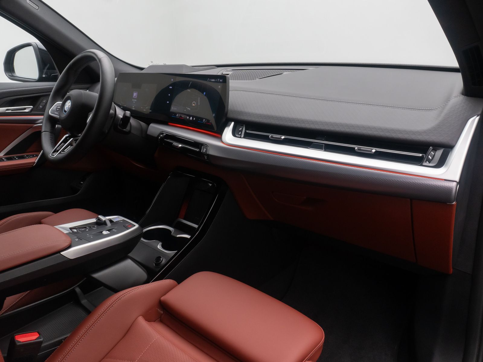 Fahrzeugabbildung BMW iX2 xD30 M Sport 360&deg;HUD DAB H/K Komfort AHK ACC