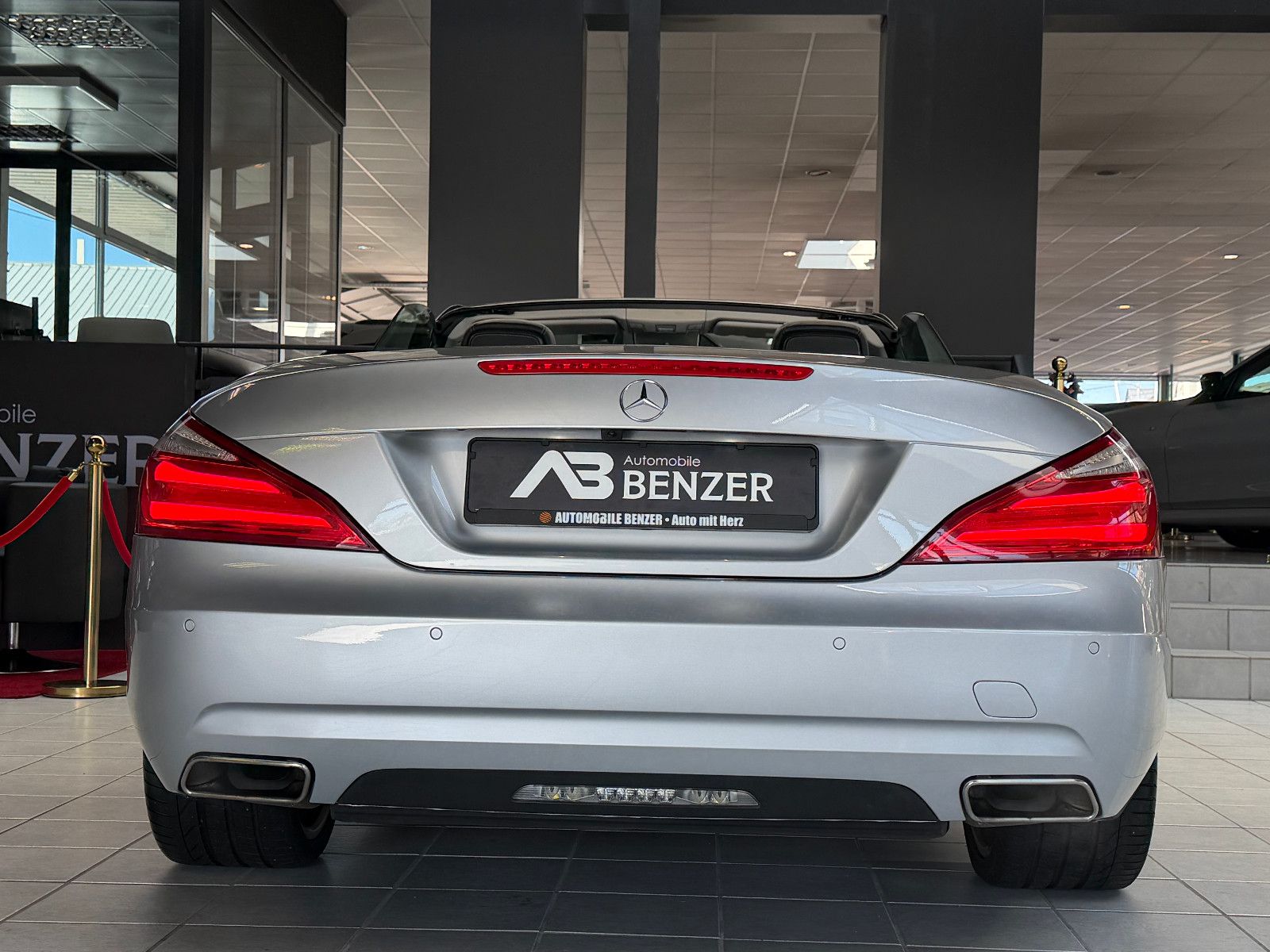 Fahrzeugabbildung Mercedes-Benz SL 350 /AMG/HARMAN-KARDON/MEMORY/T-WINKEL