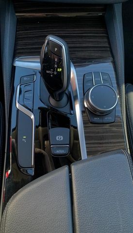 Fahrzeugabbildung BMW 530d xDrive Touring Aut. Luxury Line