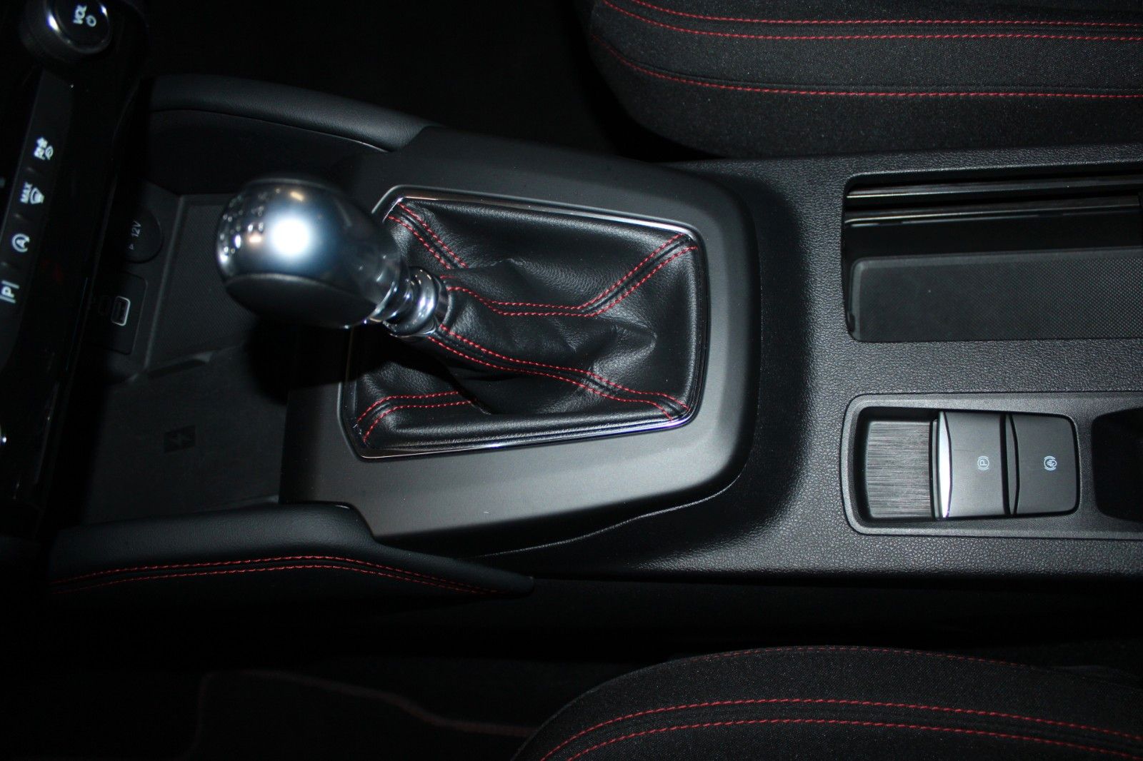 Fahrzeugabbildung Ford Kuga ST-Line LED NAVI HUD CAM WinterPaket uvm.