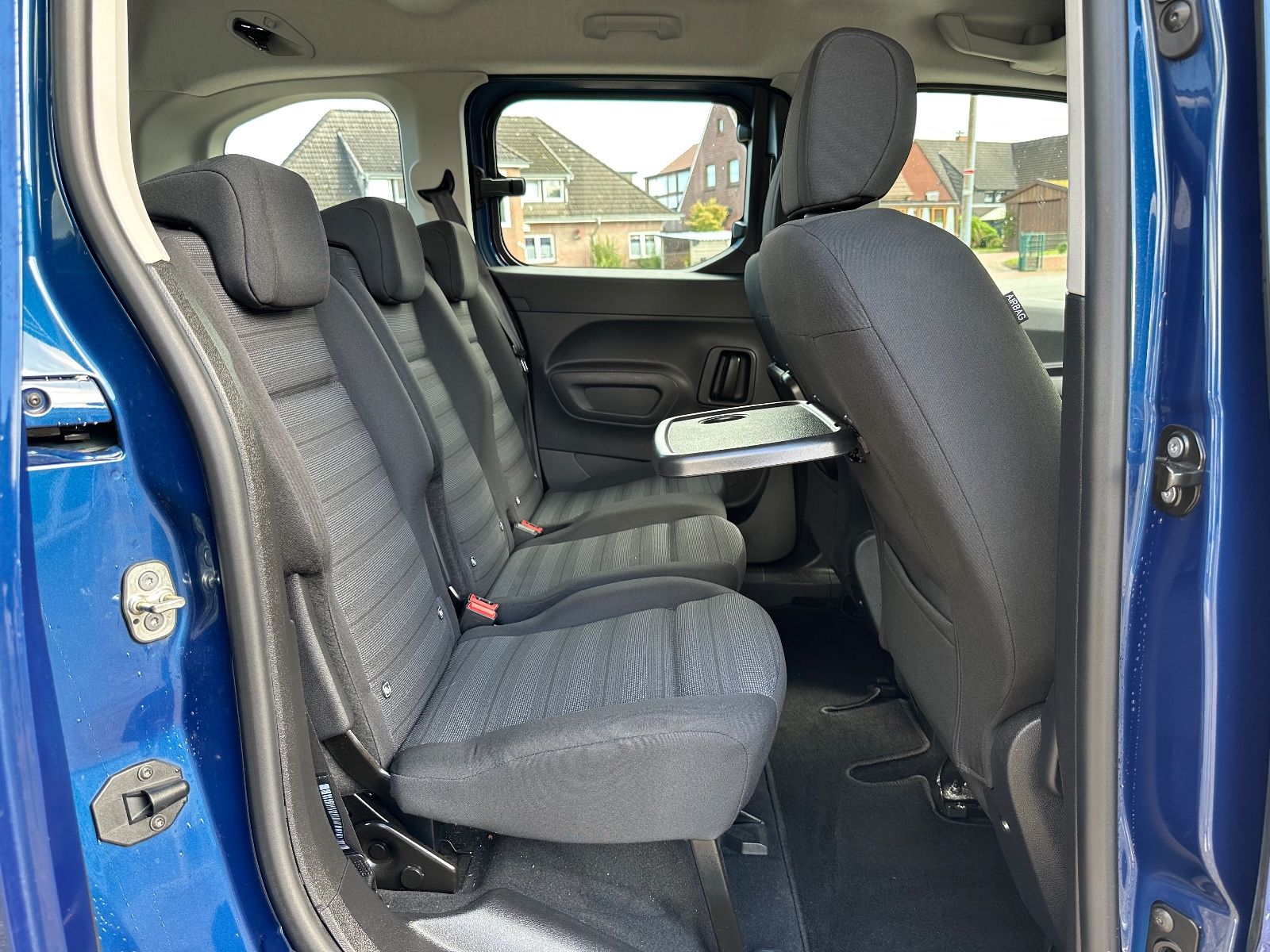 Fahrzeugabbildung Opel Combo Life 1.5 D Edition AHK/SHZG/Parkpilot/GRA
