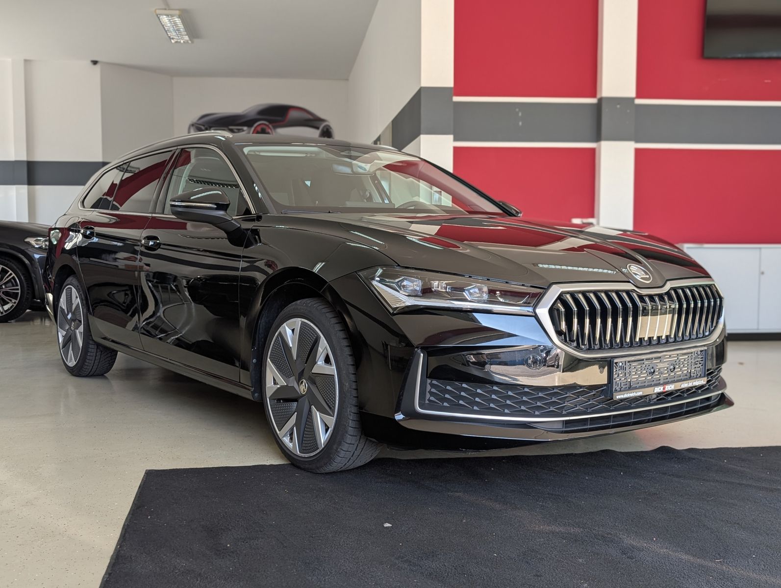 Fahrzeugabbildung SKODA Superb IV 2.0TDI DSG 4x4 MATRIX ACC NEUES MODELL