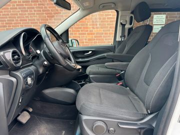 Mercedes V 220 - 6