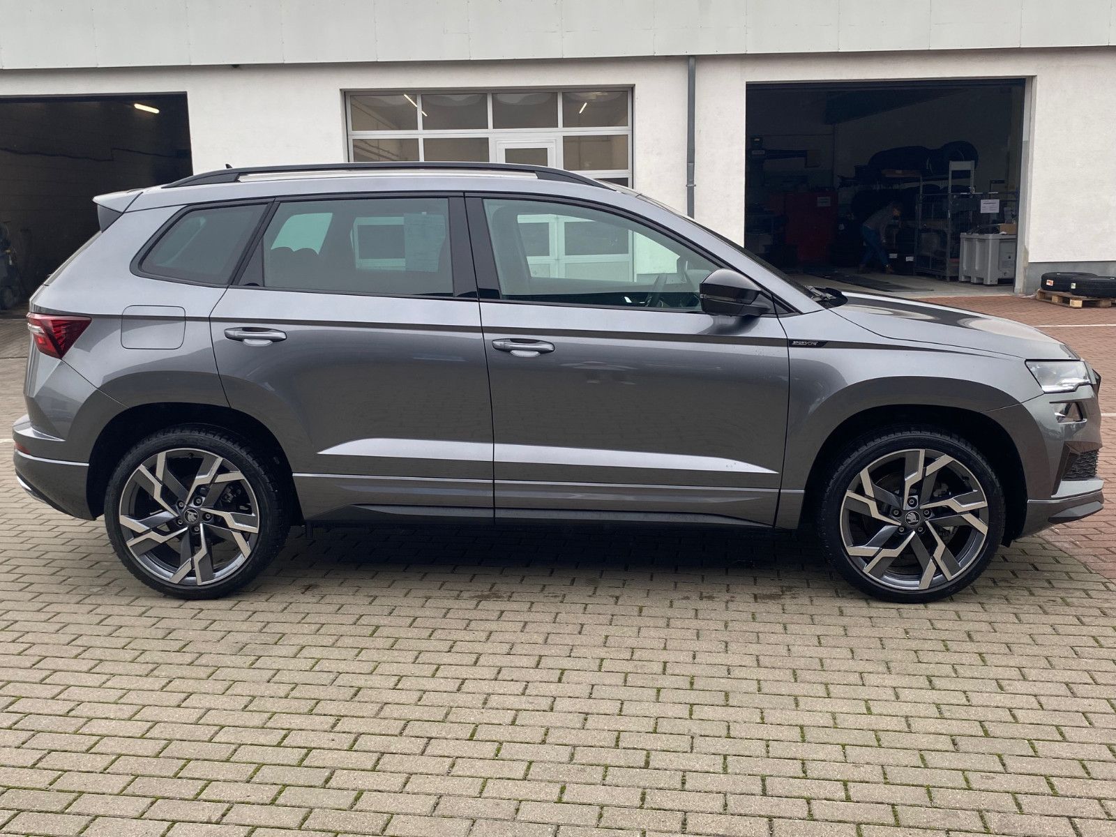 Fahrzeugabbildung SKODA Karoq 2.0l TDI DSG Sportline