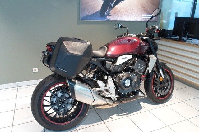 Fahrzeugabbildung Honda CB1000R mit Seitenkoffer