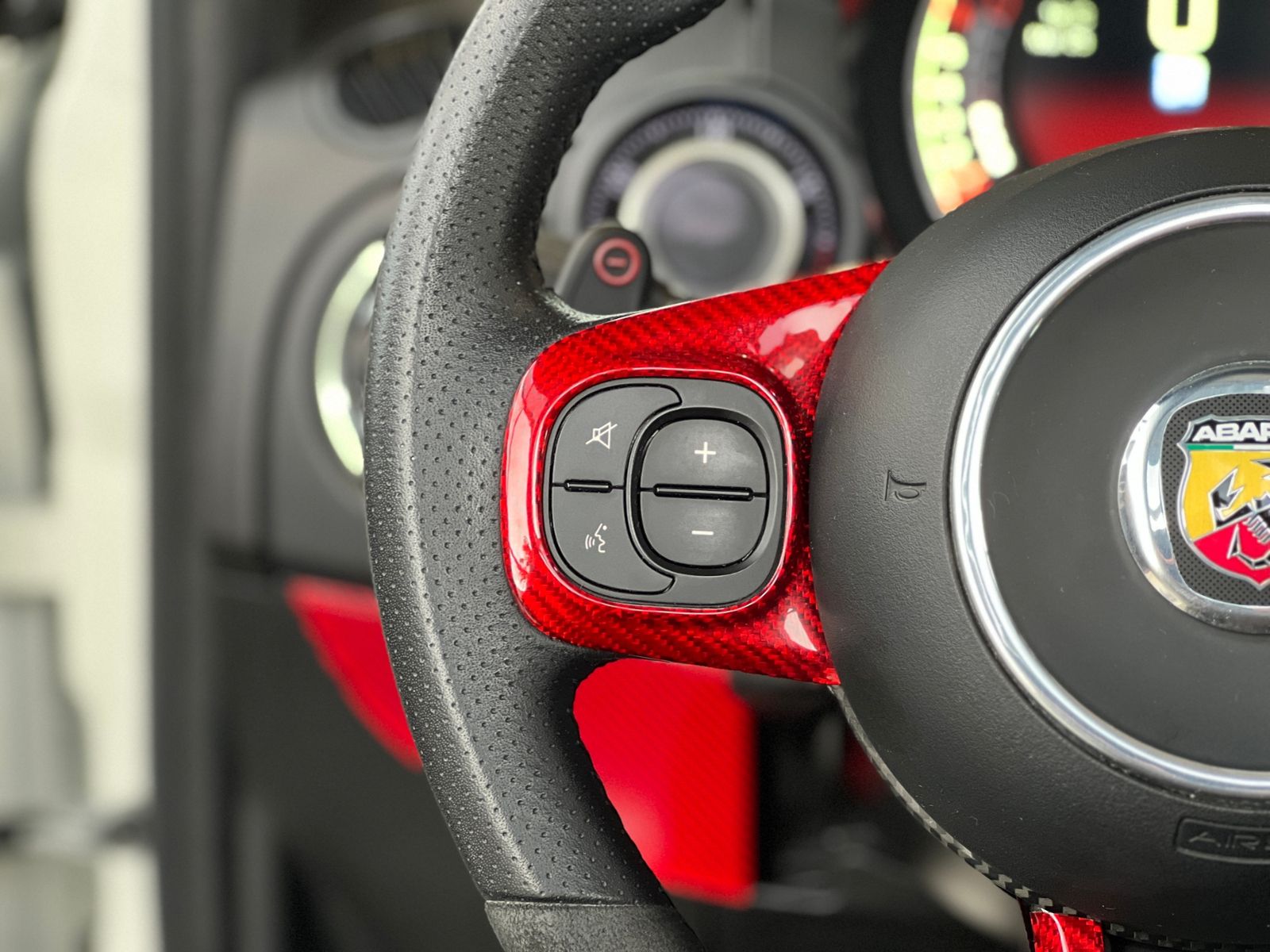 Fahrzeugabbildung Abarth 695C Cabrio Aut. KLIMA CARPLAY RFK ALU