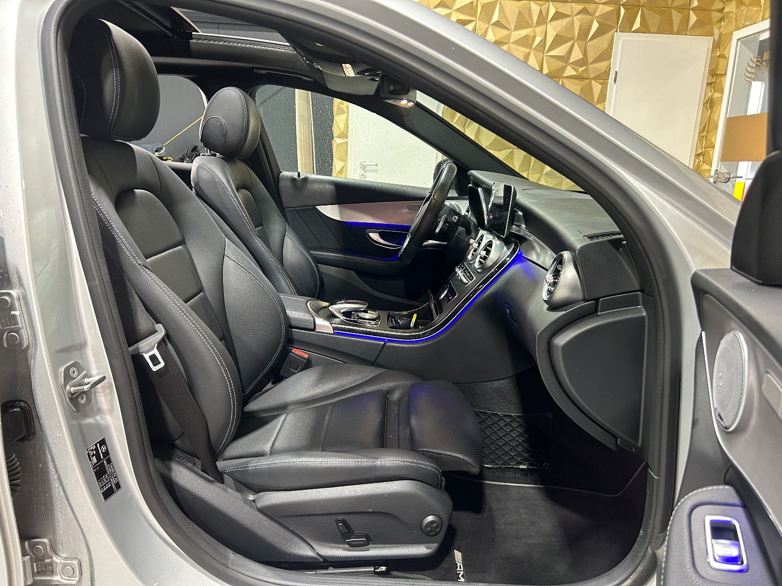 Fahrzeugabbildung Mercedes-Benz C 300 de/AMG/360°/PANO/APPLE/VIRTUAL/AMBIENTE/