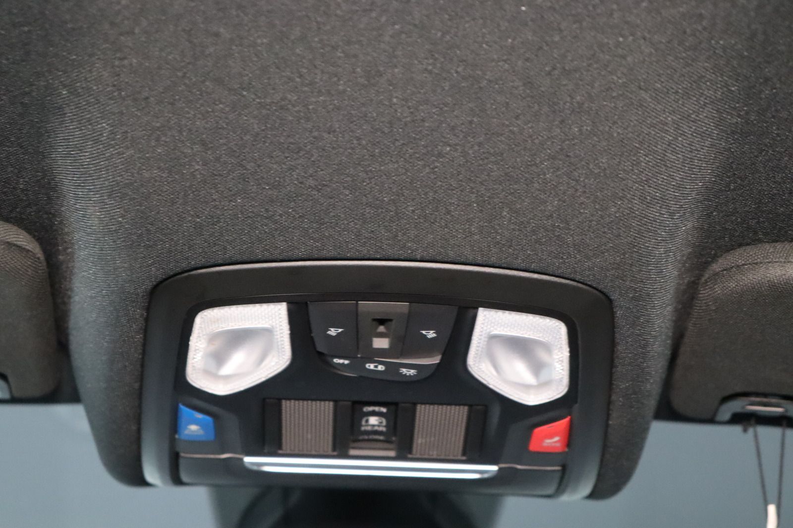 Fahrzeugabbildung Dodge Ram 1500 5.7 V8 Crew Cab Big Horn * Built to Ser