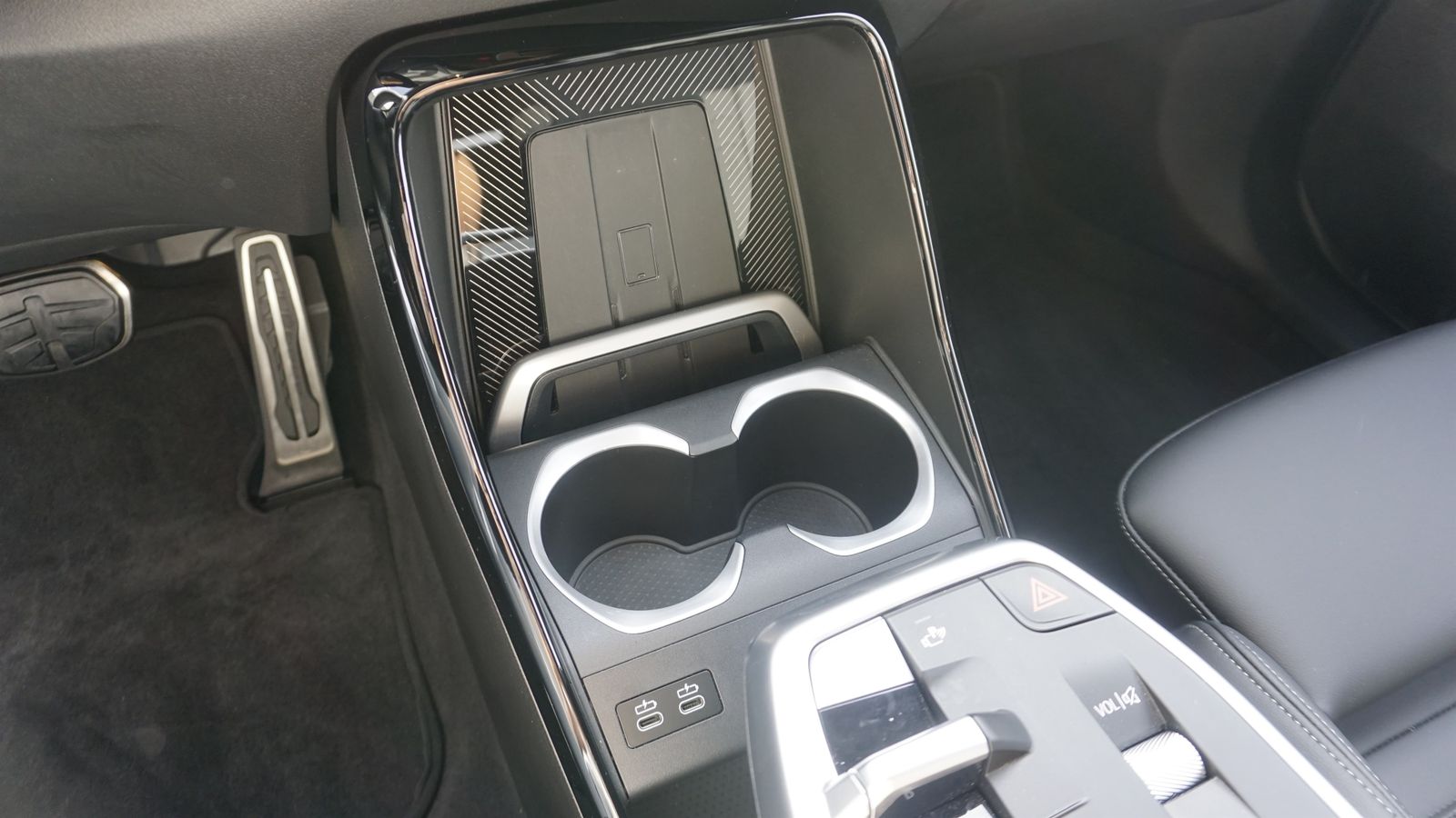 BMW iX2 - Bild 23