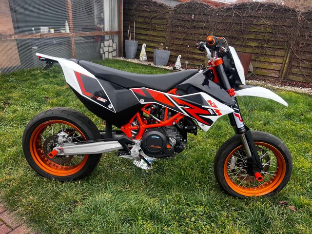 KTM 690 SMC-R  Top Zustand (Gedrosselt auf 40 PS)