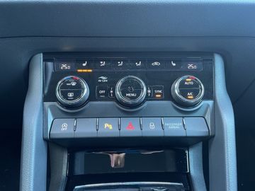 Skoda Karoq 1.5 TSI Clever *2XPDC*4XSHZ*LED*NAV* NAVI